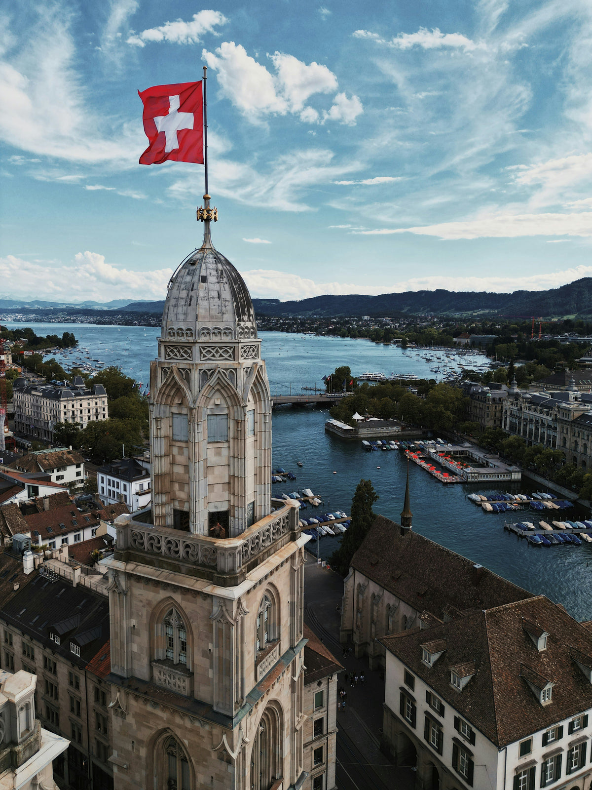 THE SMART TRAVEL GUIDE: ZURICH