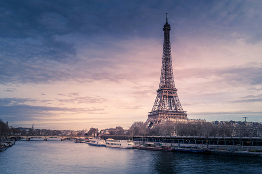 THE SMART TRAVEL GUIDE: PARIS